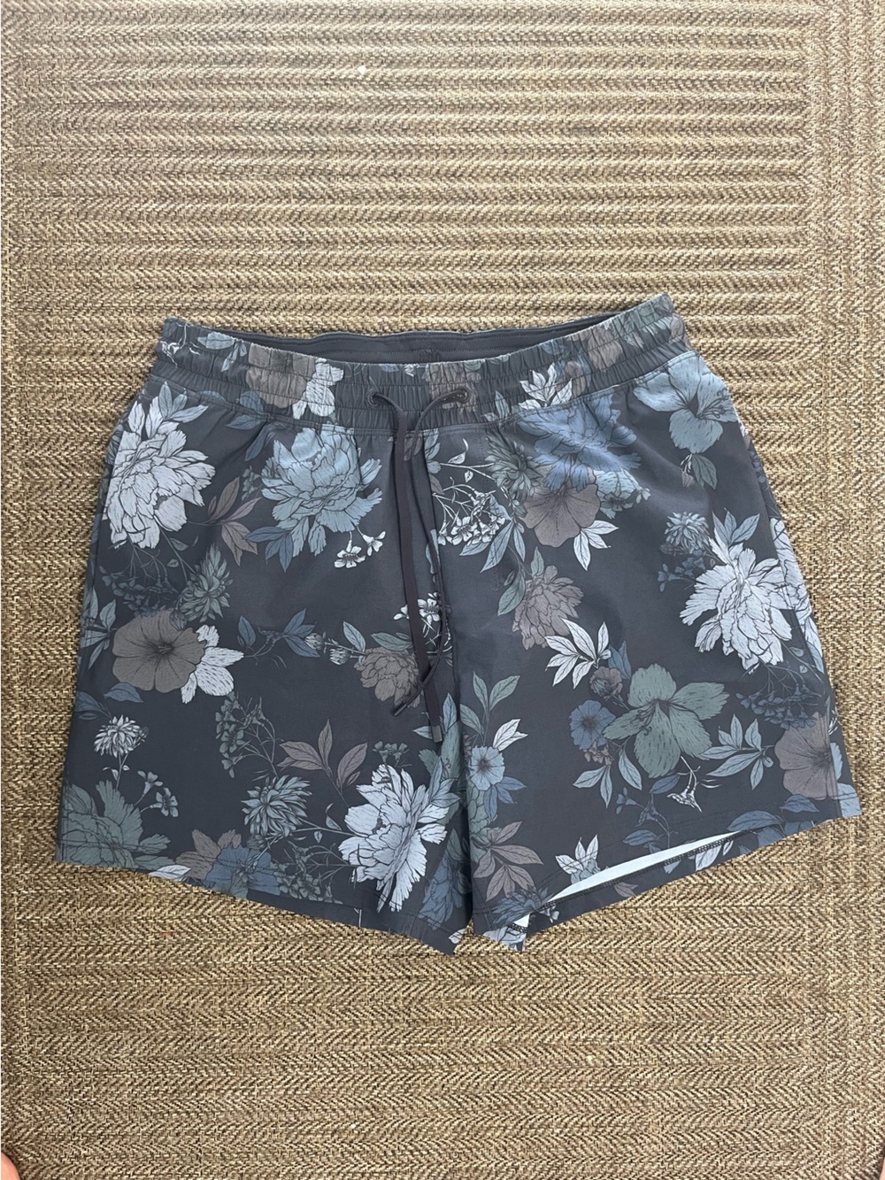 lululemon pool shorts